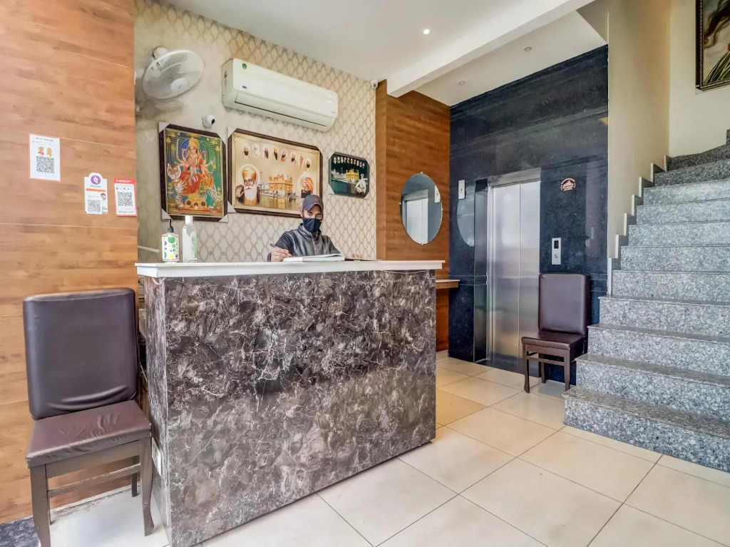 Амритсар: Capital O 85633 Hotel City Inn