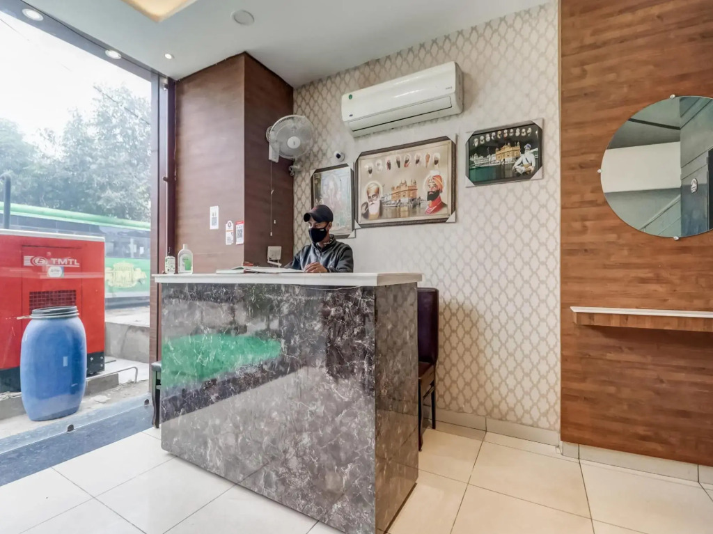 Амритсар: Capital O 85633 Hotel City Inn