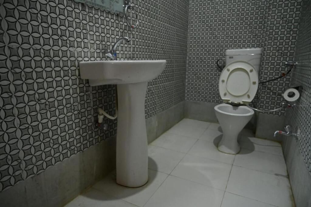 Бахадрабад: Hotel Kedar Ganga