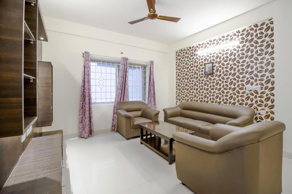 Бангалор: Collection O BLR2460 Sln Suites