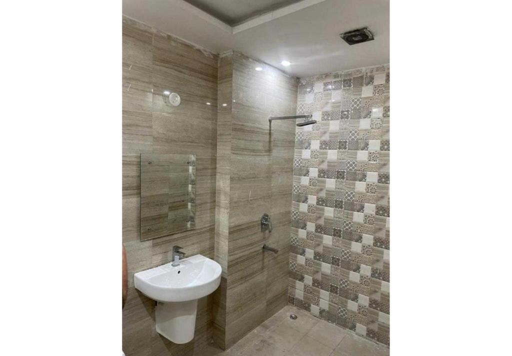 Гуруграм: Oyo Hotel Daffodils Inn Near Omaxe Celebration Mall