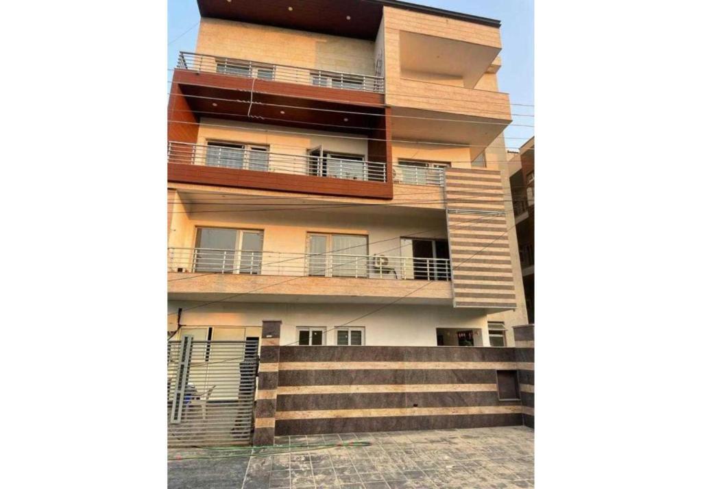Гуруграм: Oyo Hotel Daffodils Inn Near Omaxe Celebration Mall