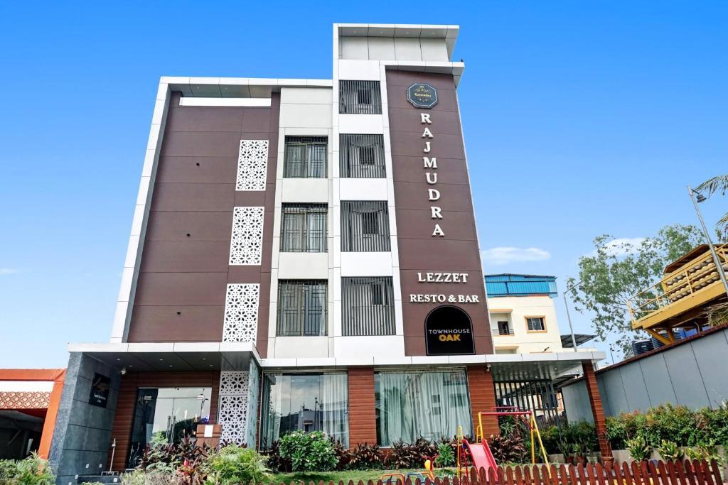 Пуна: Super Oyo Townhouse Oak Hotel Rajmudra