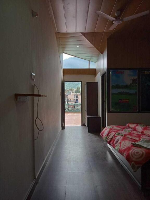 Бхунтар: Spot On Hotel Rudra