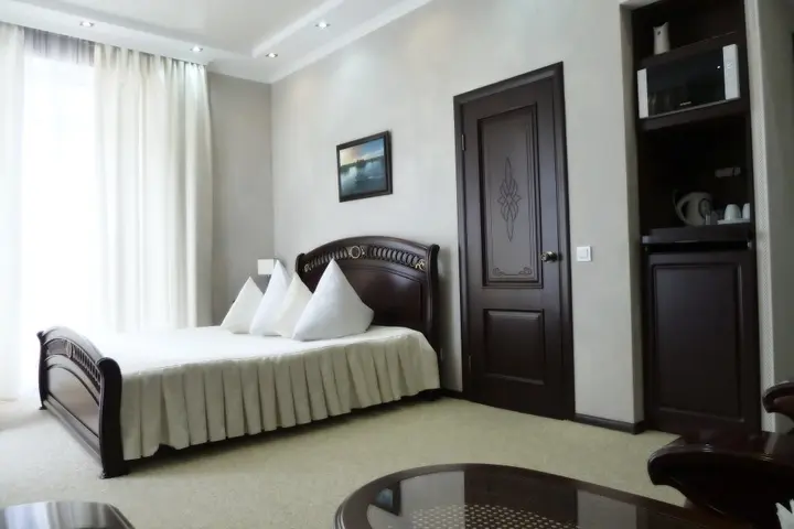 Севастополь: Gostevye nomera v gostinichnom komplekse «Park-Otel»