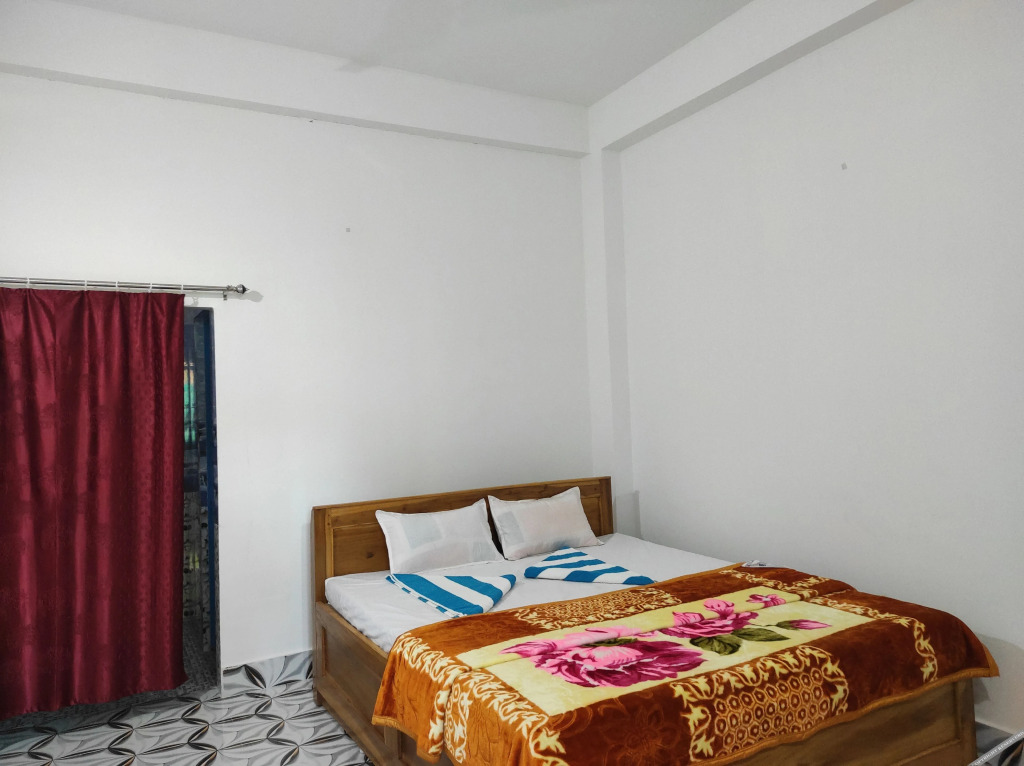 Джиоти Гаон: Homecation Manas River Rock Lodge
