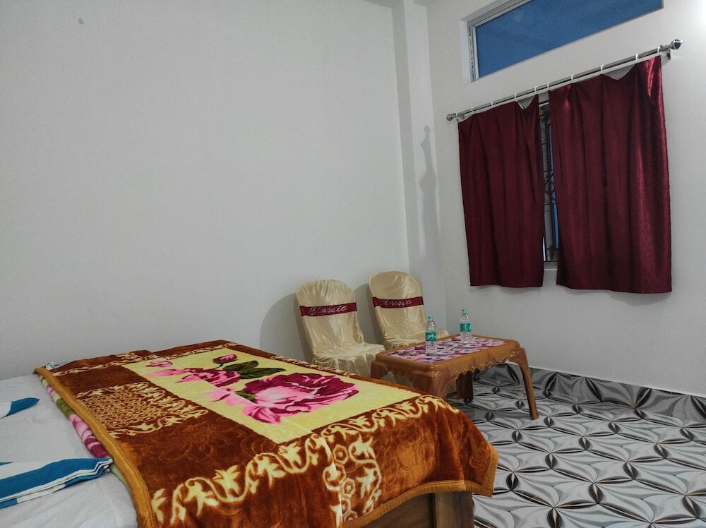 Джиоти Гаон: Homecation Manas River Rock Lodge