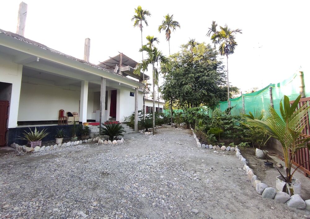 Джиоти Гаон: Homecation Manas River Rock Lodge
