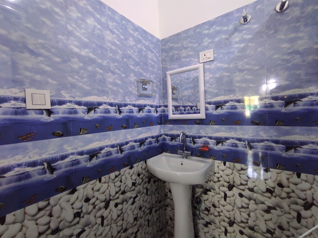 Джиоти Гаон: Homecation Manas River Rock Lodge