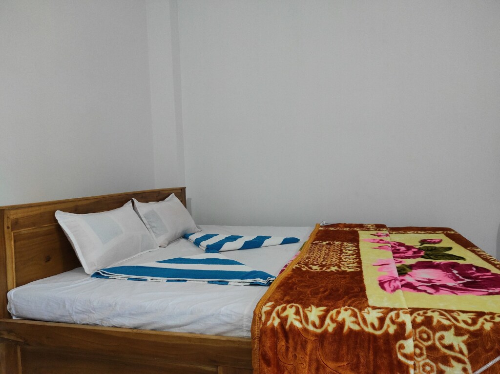 Джиоти Гаон: Homecation Manas River Rock Lodge