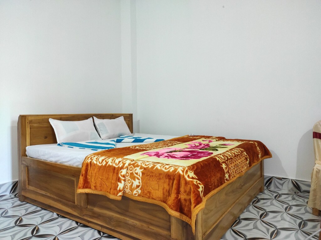 Джиоти Гаон: Homecation Manas River Rock Lodge