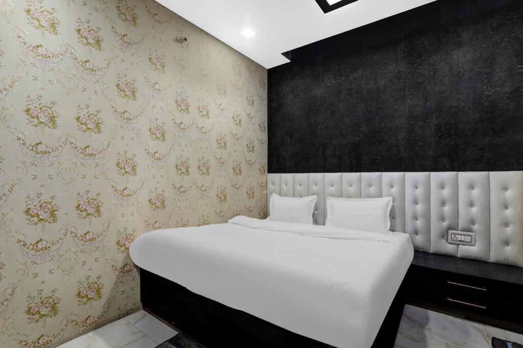 Канпур: Capital O 85681 Hotel Shree