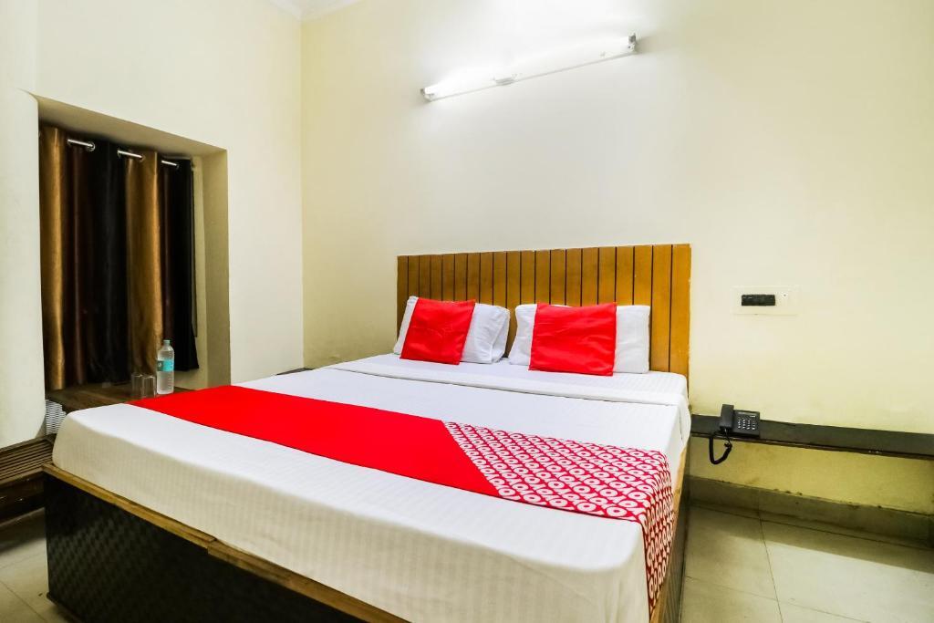 Лудхиана: Oyo Flagship 92815 Hotel Rising Sun