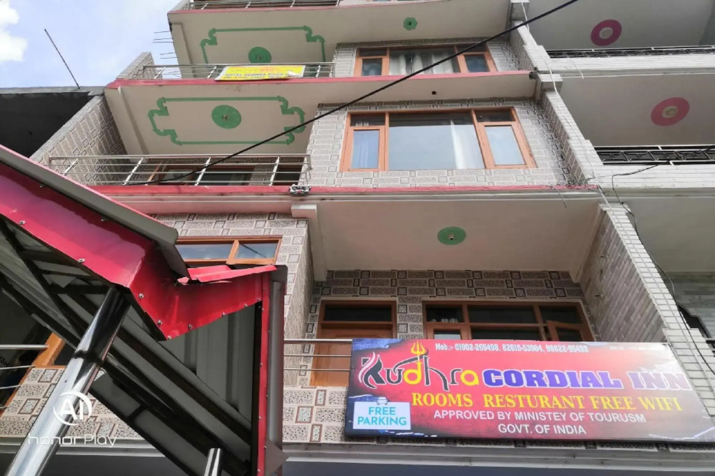 Манали: Oyo 82940 Rudhra Cordial Inn