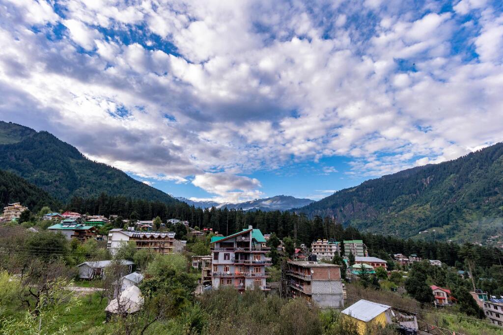 Манали: OYO Home 78510 Luxurious Himalayan View Cottage