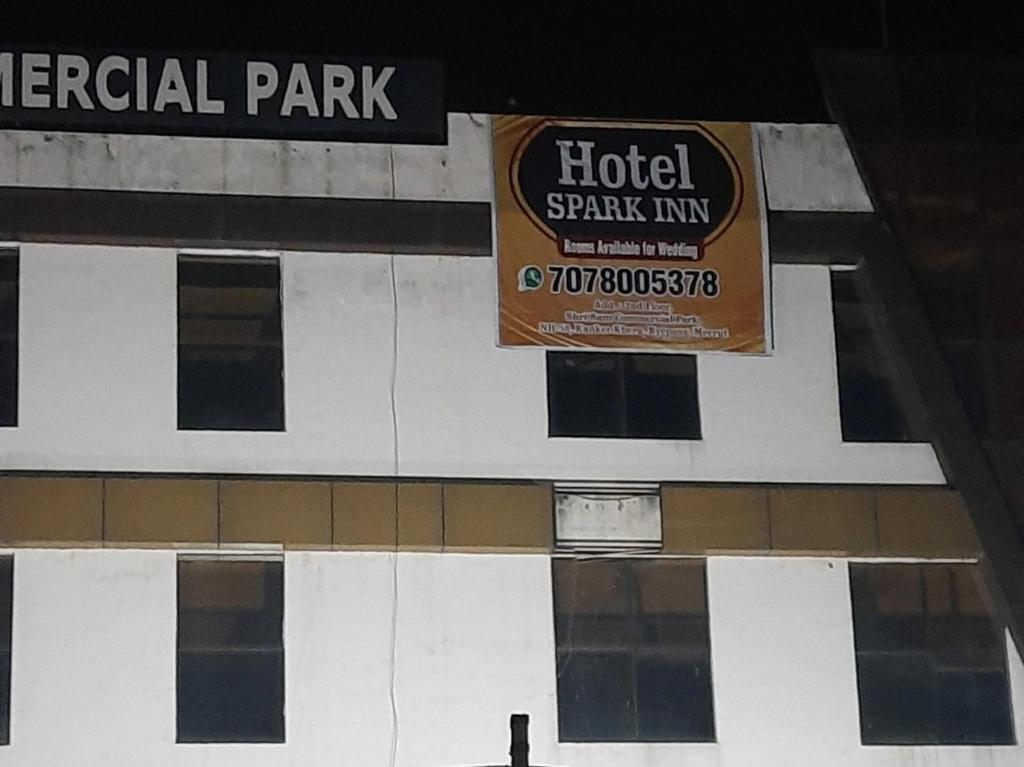 Мератх: OYO 85195 Hotel Spark Inn