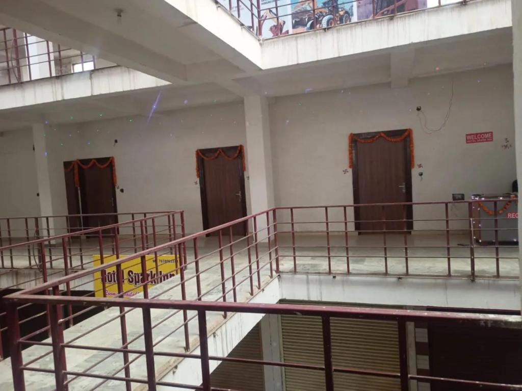 Мератх: OYO 85195 Hotel Spark Inn