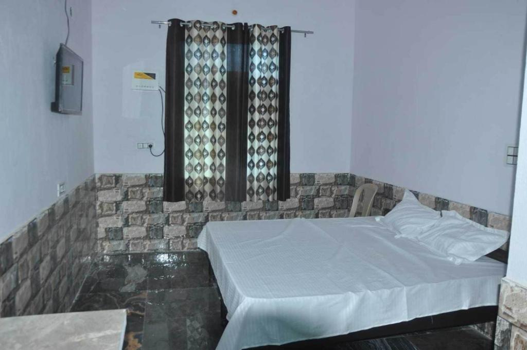 Ревари: OYO Jatin Hotel And Restaurant