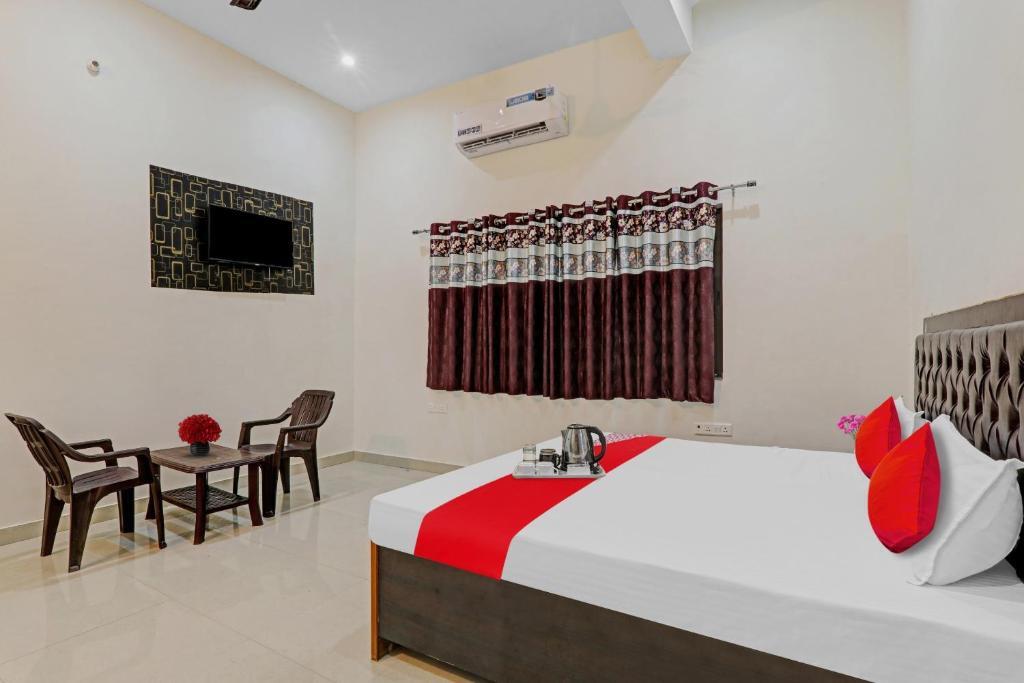 Сарнатх: OYO 89759 City Guest House