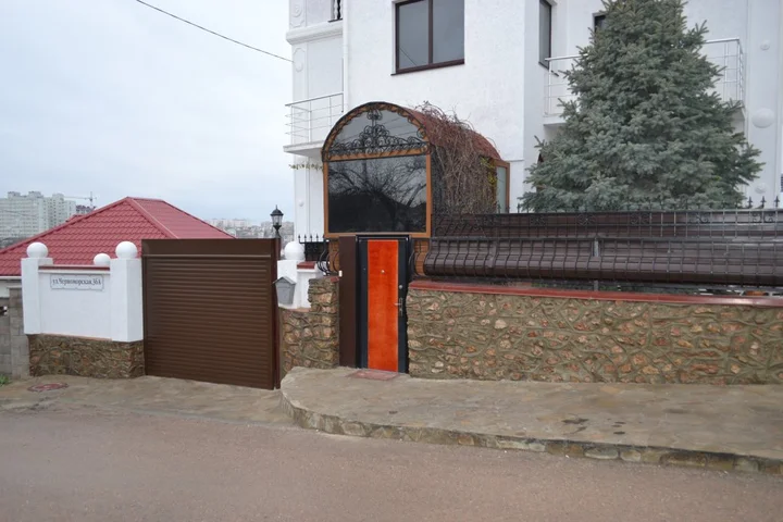 Севастополь: Гостевой дом Черноморский