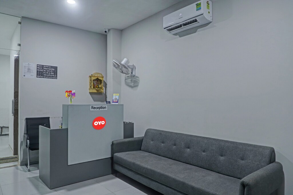 Сурат: OYO 90450 Hotel Weekend Rooms