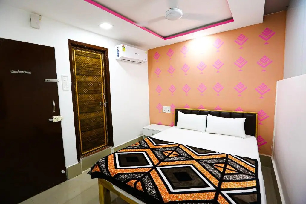 Сурат: Hotel Golden City