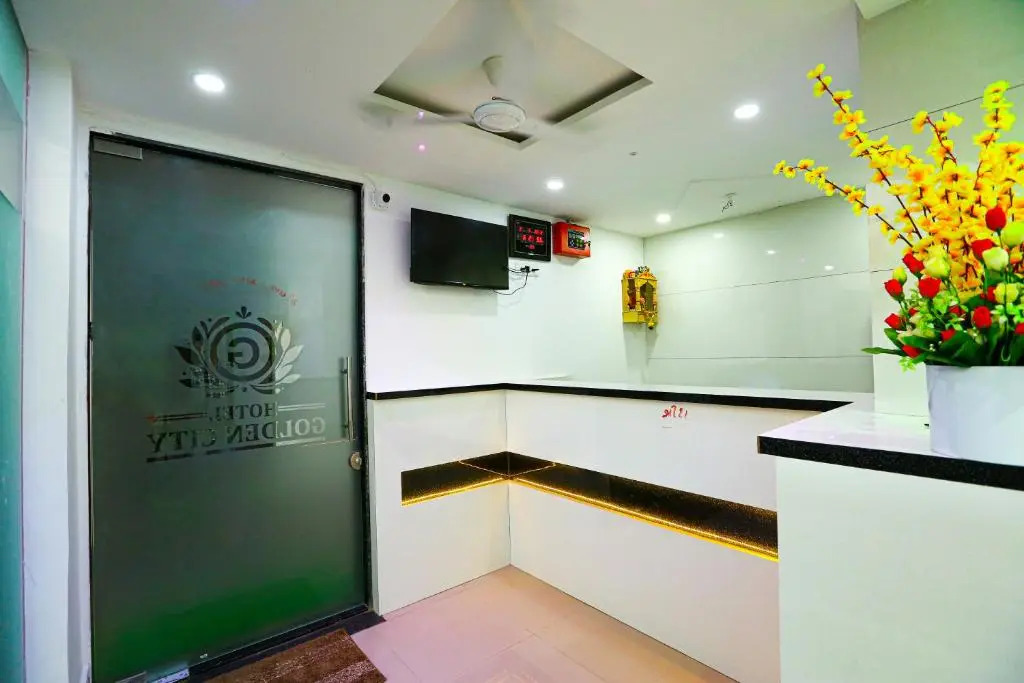Сурат: Hotel Golden City