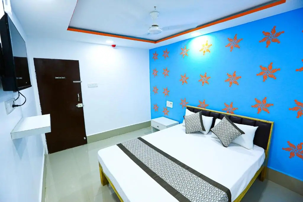 Сурат: Hotel Golden City