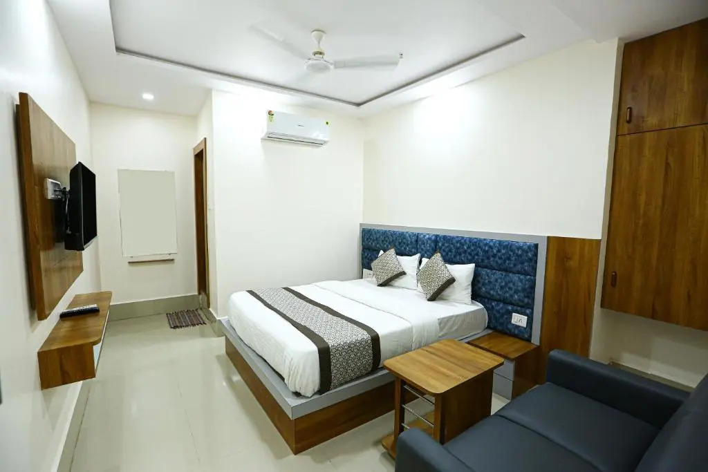 Сурат: Hotel Golden City