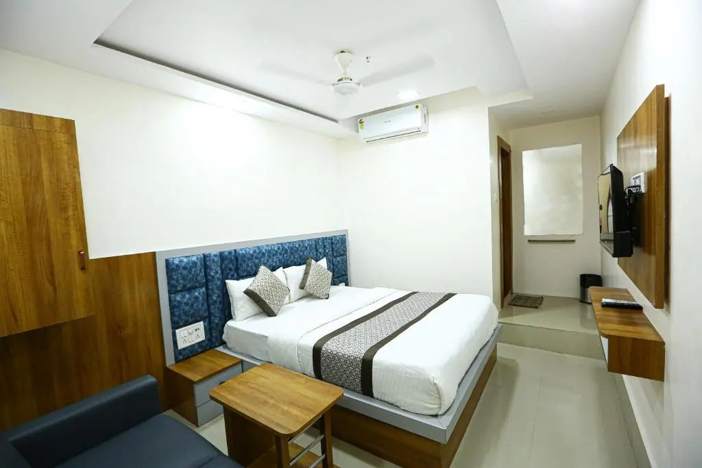 Сурат: Hotel Golden City