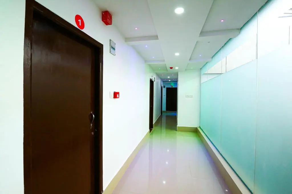 Сурат: Hotel Golden City