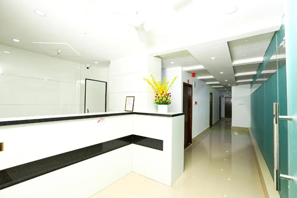 Сурат: Hotel Golden City
