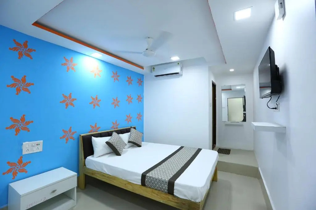 Сурат: Hotel Golden City