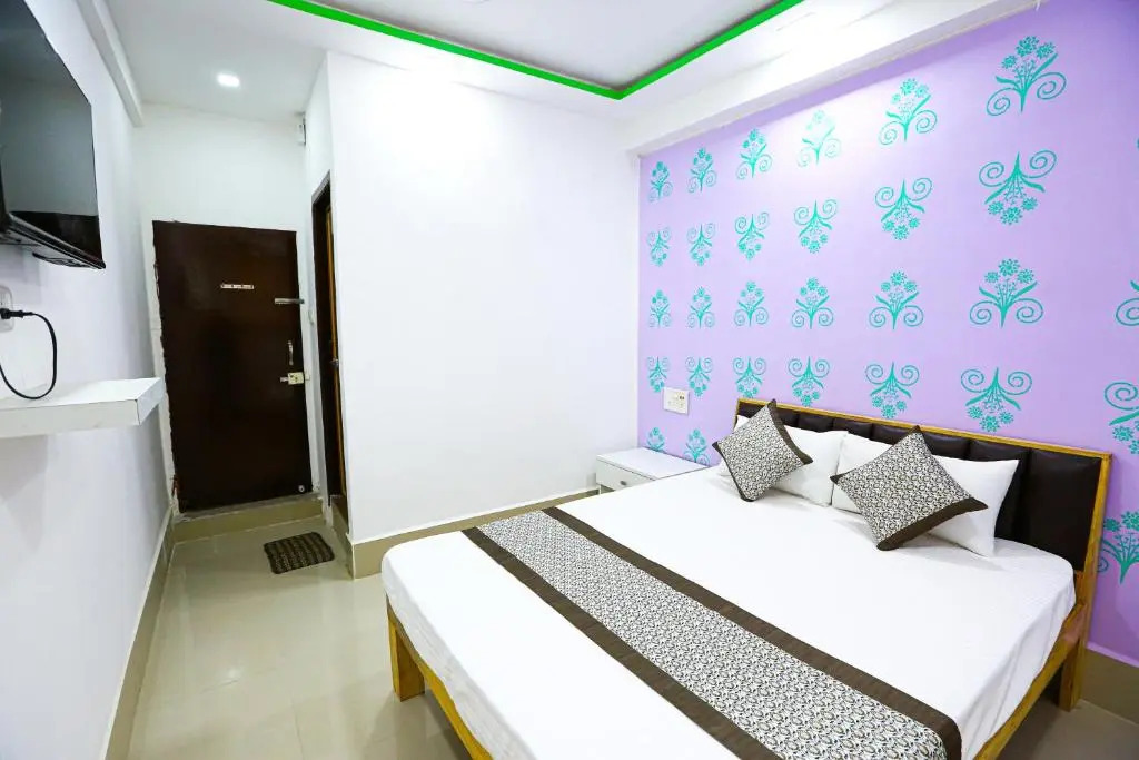 Сурат: Hotel Golden City