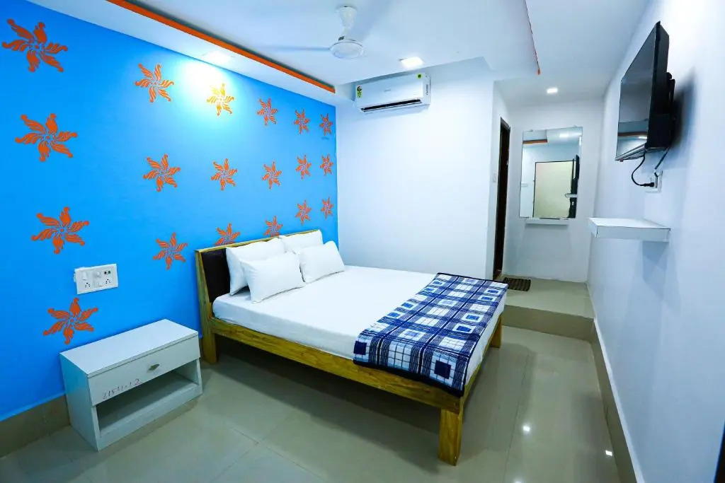 Сурат: Hotel Golden City