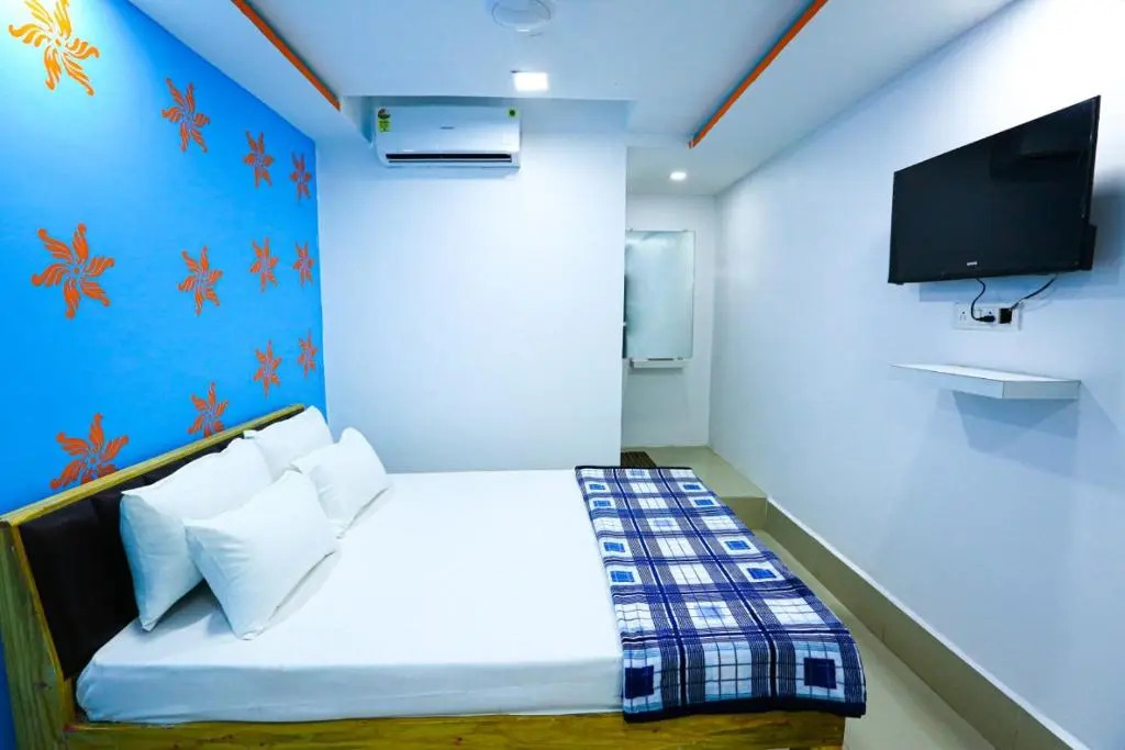 Сурат: Hotel Golden City