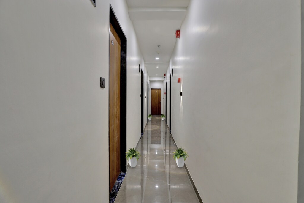 Сурат: Oyo Flagship 92431 Hotel Arihant
