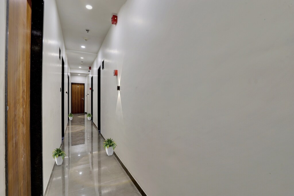 Сурат: Oyo Flagship 92431 Hotel Arihant