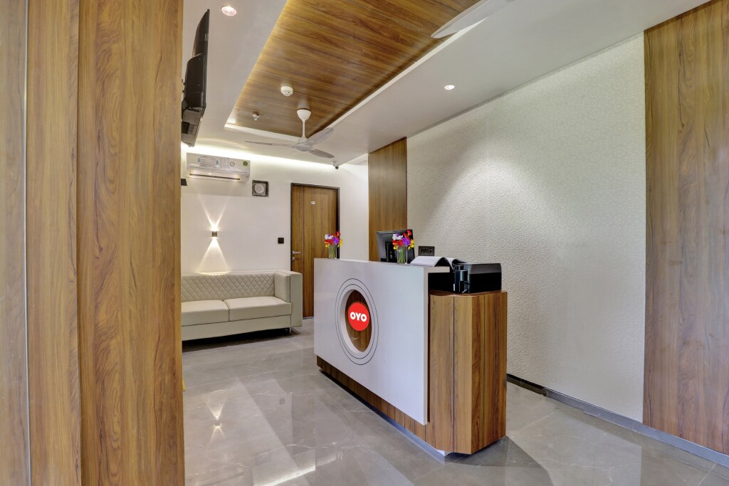 Сурат: Oyo Flagship 92431 Hotel Arihant