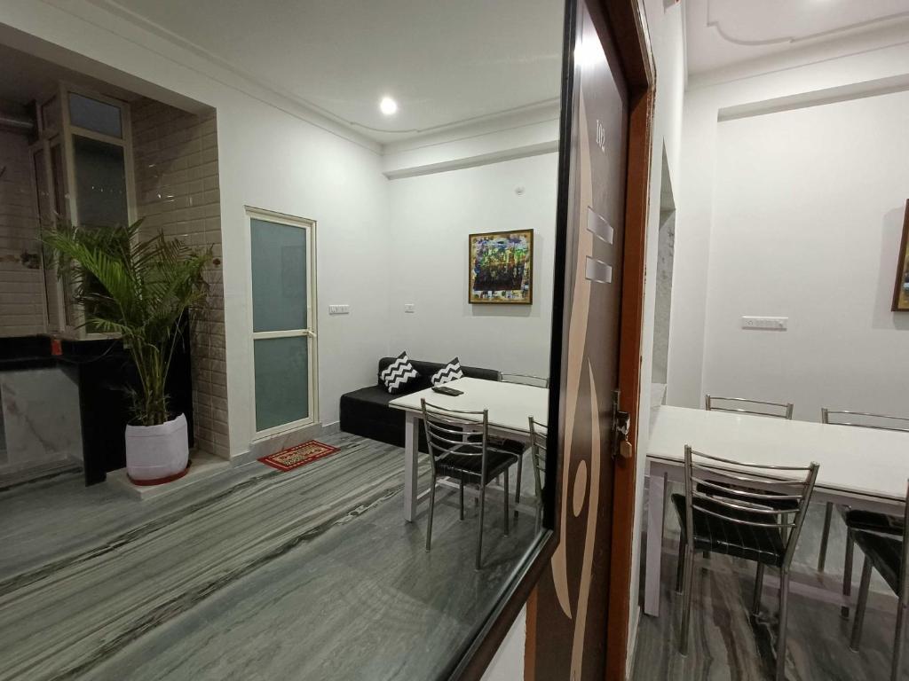Удаипур: OYO 85590 Choudhary White House
