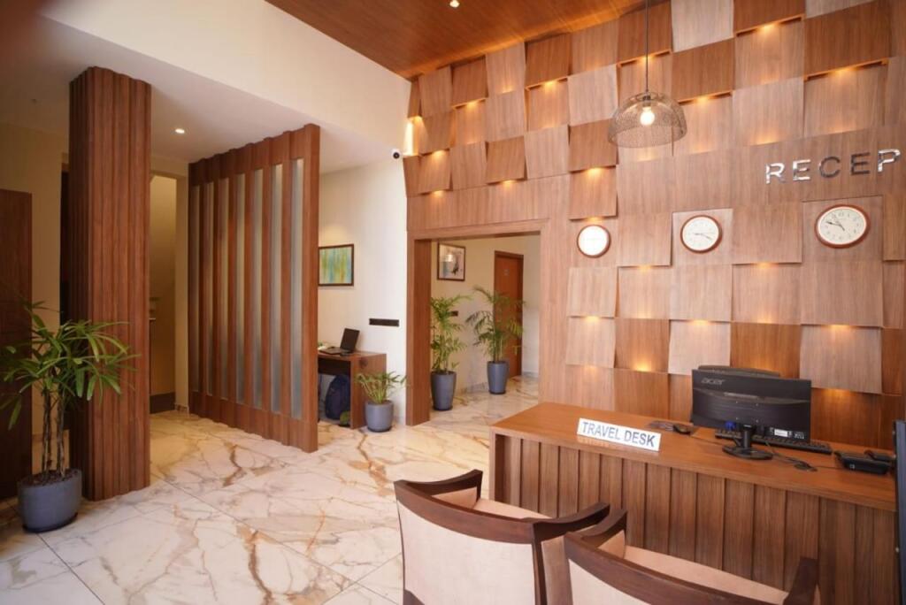 Кондотти: Gokulam Residency