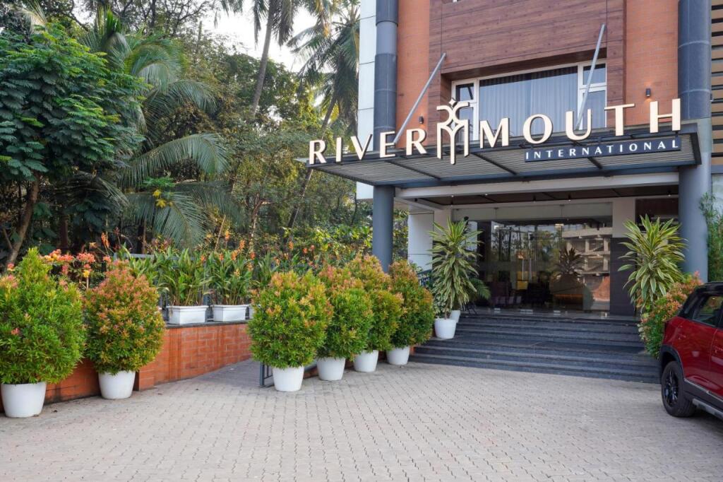 Кондотти: Nexstay River Mouth International