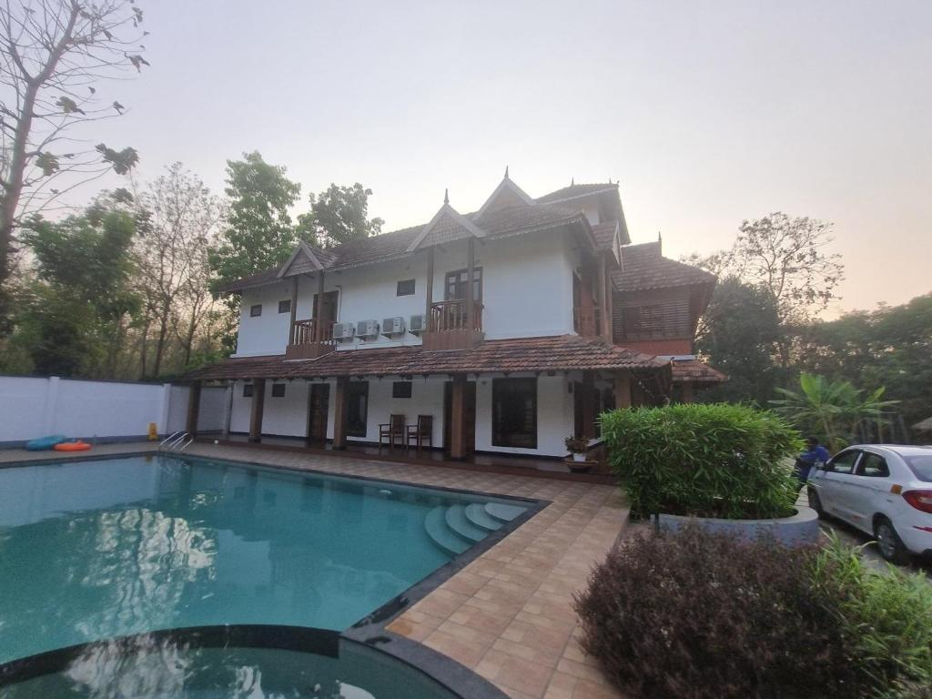 Атирапалли: Vajra Ayurveda and Yoga Retreat