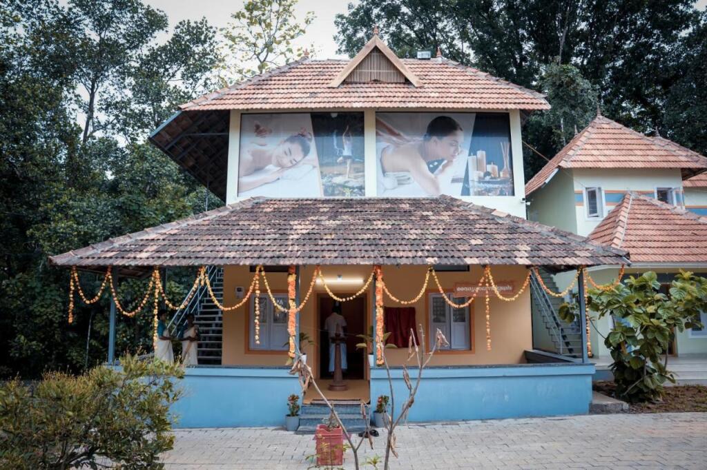 Атирапалли: Vajra Ayurveda and Yoga Retreat