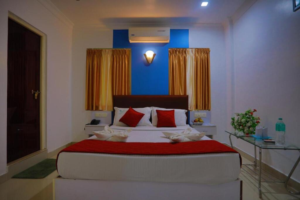 Атирапалли: Athirapilly Palace Hydel