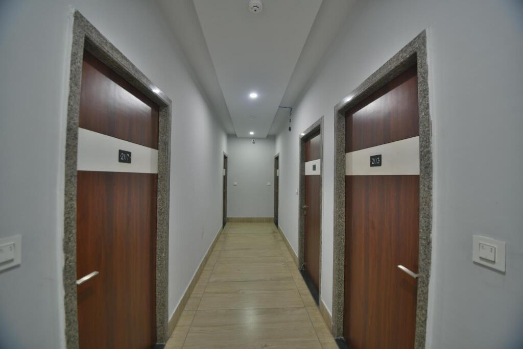 Hotel Sarovar Plaza — фото 3