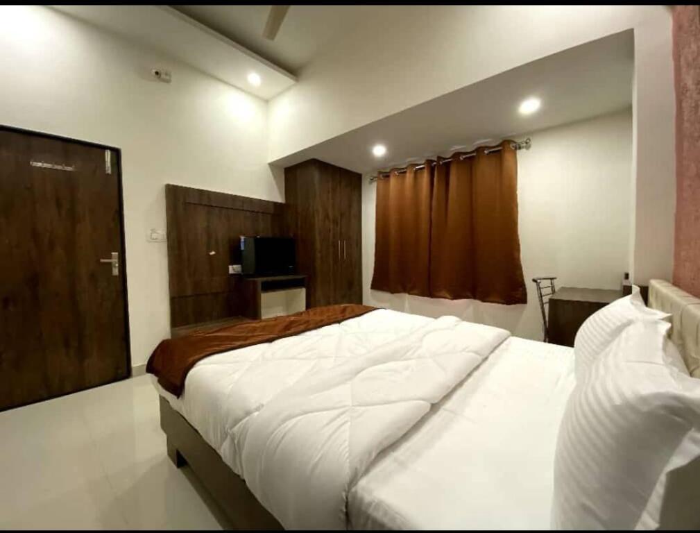 Кота: Hotel Marvel
