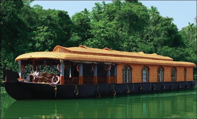 Кумараком: Indraprastham Houseboats