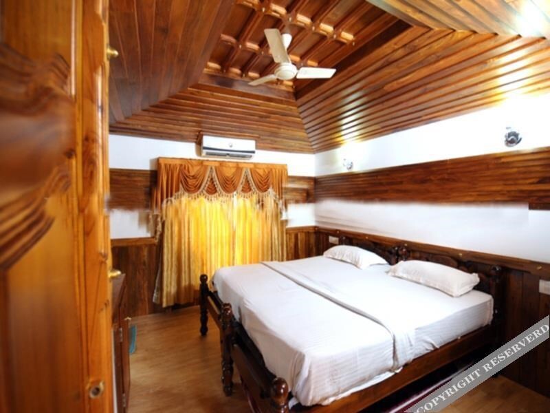 Аллеппи: Indraprastham Houseboat