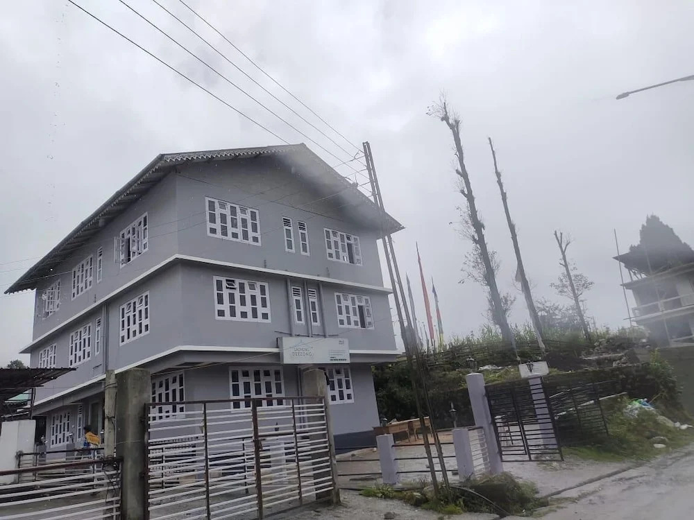 Лачунг: Rufina Lachung Deezong
